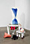 Papier, Draht, Farbe, diverse Materialien